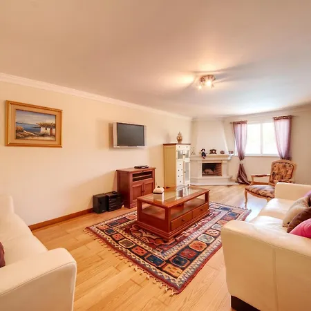 Ferienhaus Spacious House With Private Pool In